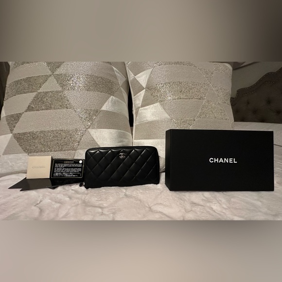 AUTH CHANEL Matelasse Lamb Skin Wallet Coco Mark purse Black - Picture 3 of 17